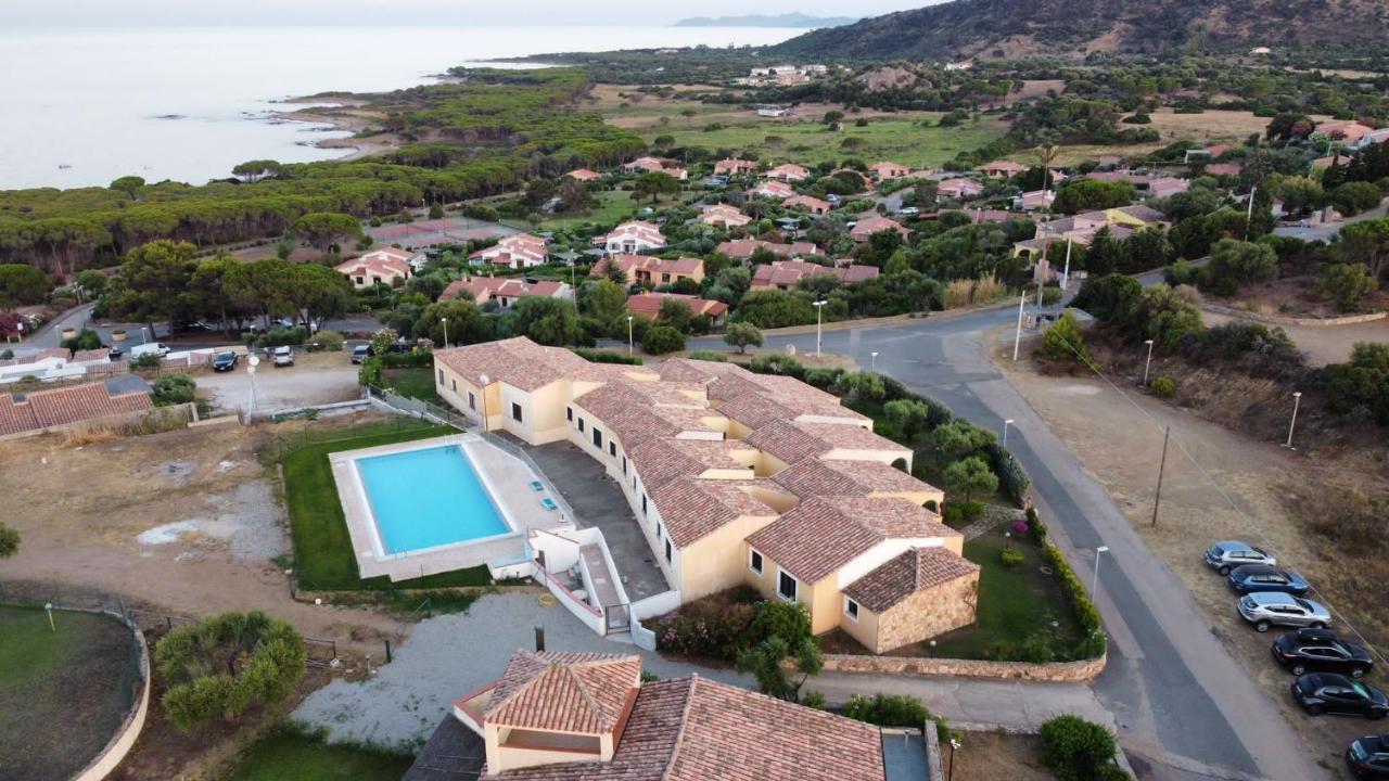 Residence Baia Sant Anna Con Piscina Tanaunella Luaran gambar