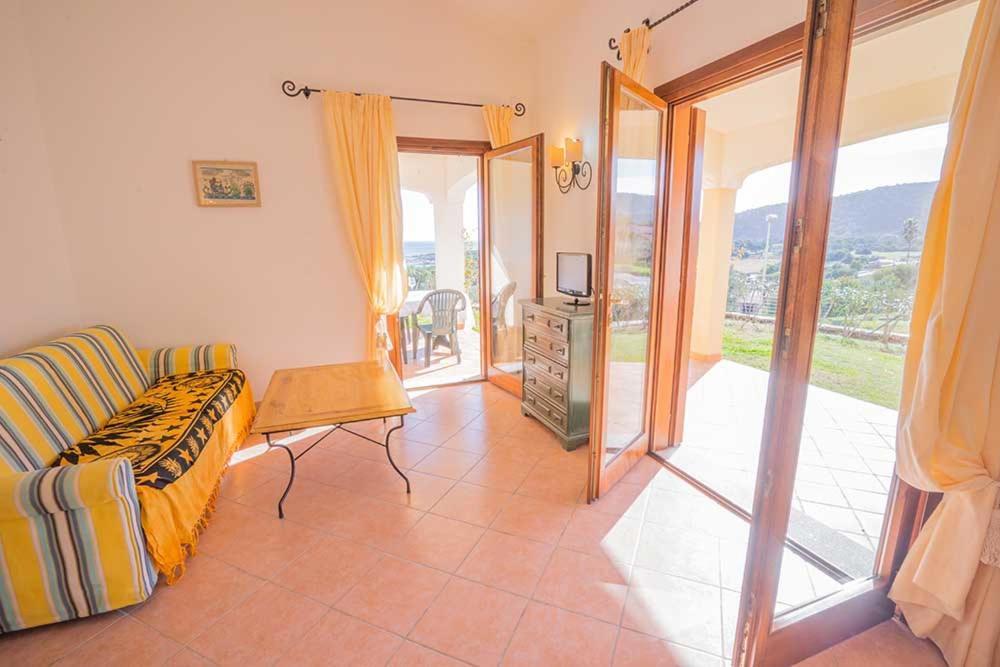 Residence Baia Sant Anna Con Piscina Tanaunella Luaran gambar