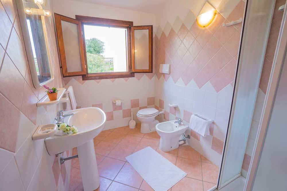 Residence Baia Sant Anna Con Piscina Tanaunella Luaran gambar