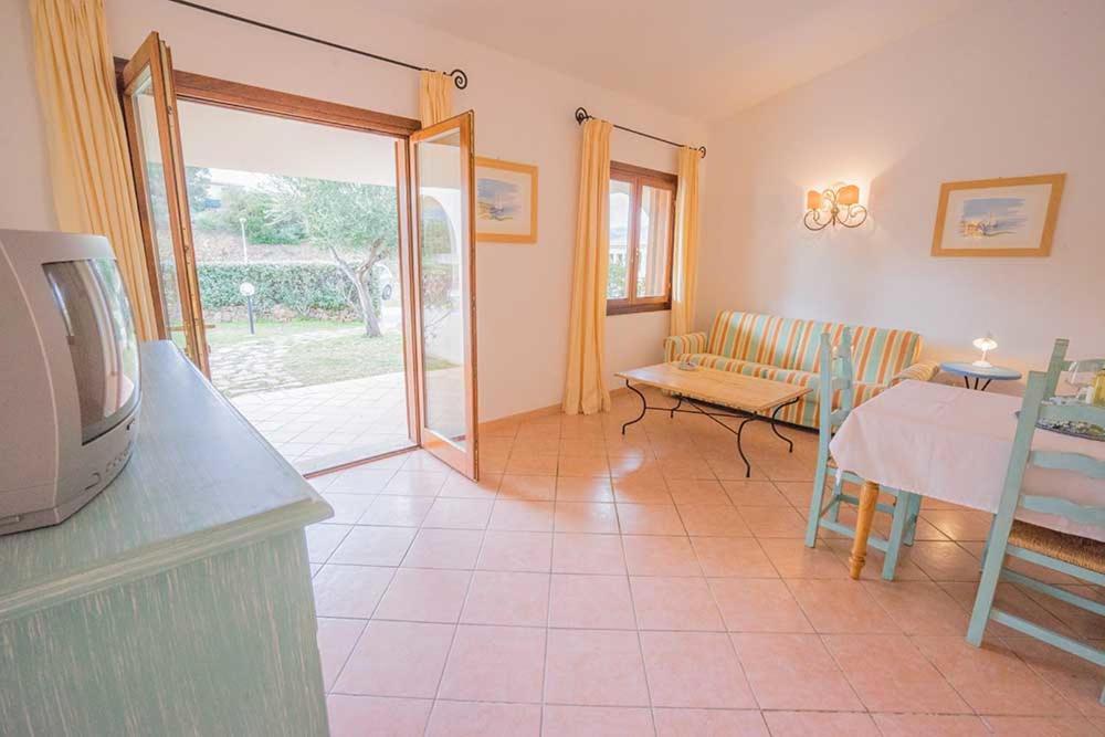 Residence Baia Sant Anna Con Piscina Tanaunella Luaran gambar