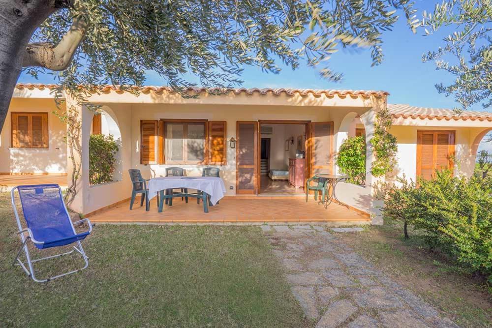 Residence Baia Sant Anna Con Piscina Tanaunella Luaran gambar