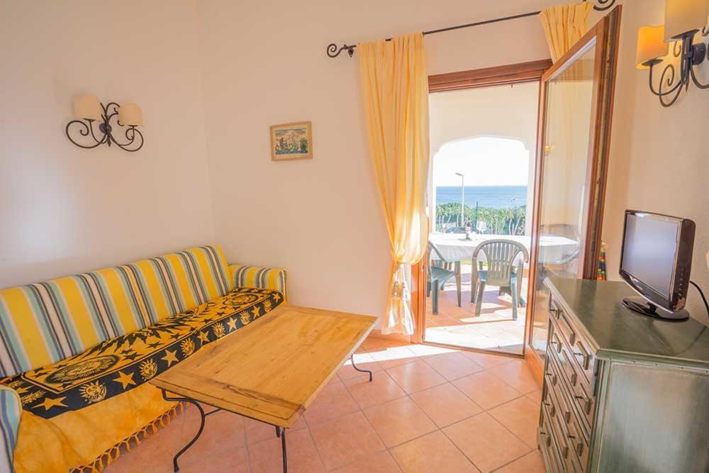 Residence Baia Sant Anna Con Piscina Tanaunella Luaran gambar