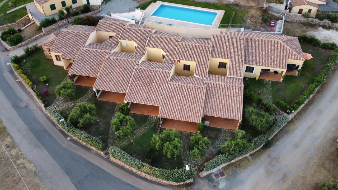 Residence Baia Sant Anna Con Piscina Tanaunella Luaran gambar