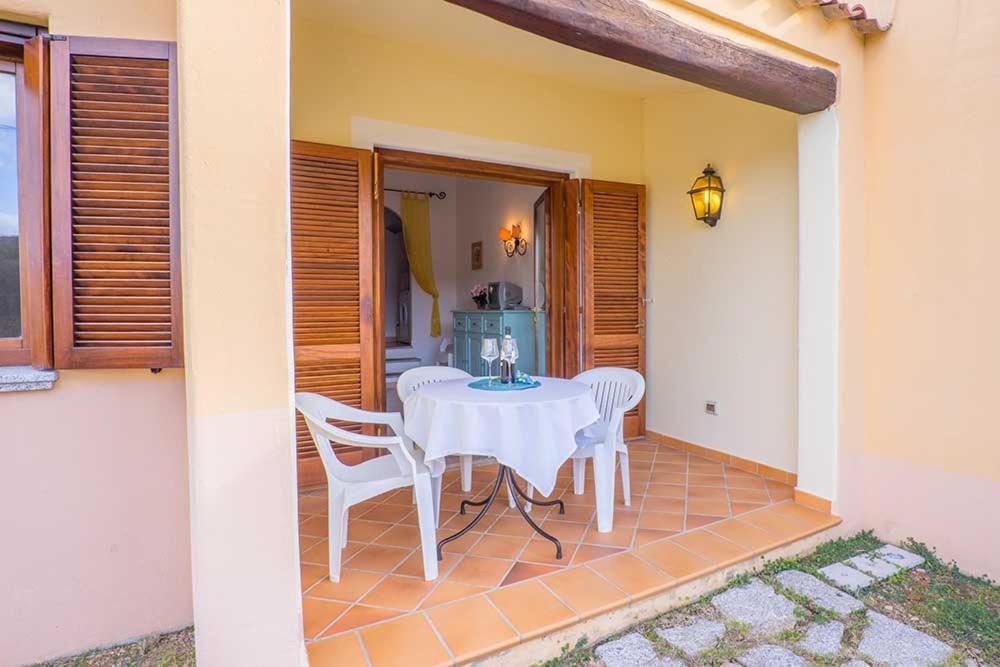 Residence Baia Sant Anna Con Piscina Tanaunella Luaran gambar