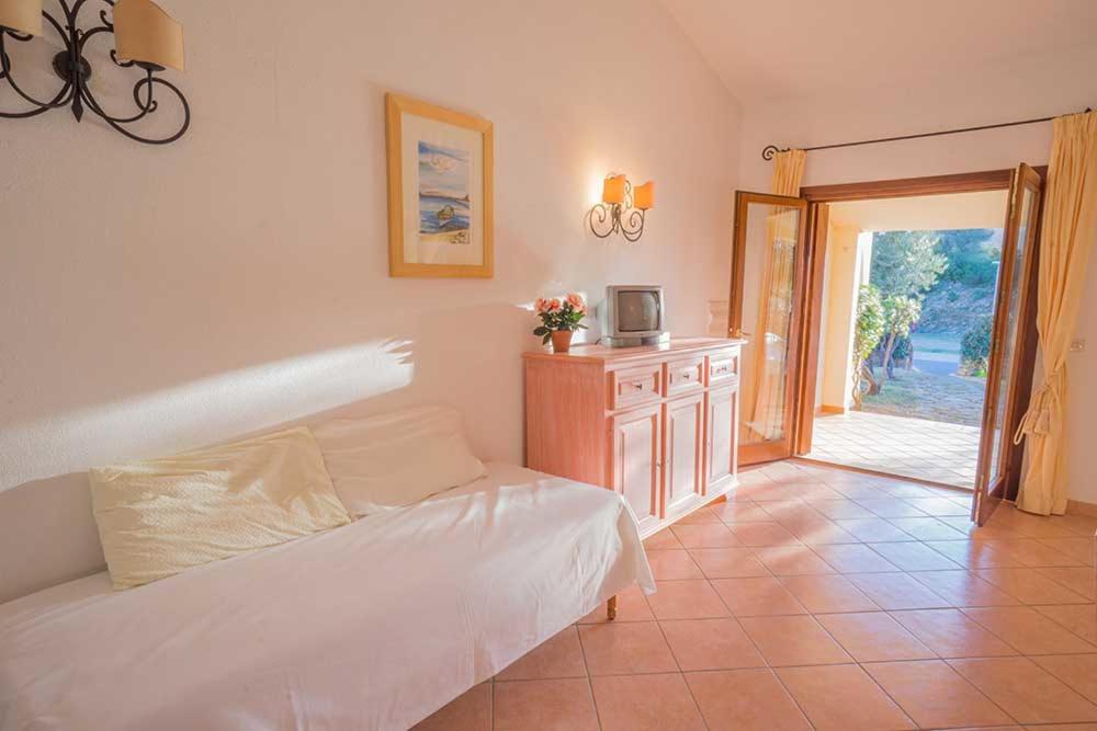 Residence Baia Sant Anna Con Piscina Tanaunella Luaran gambar