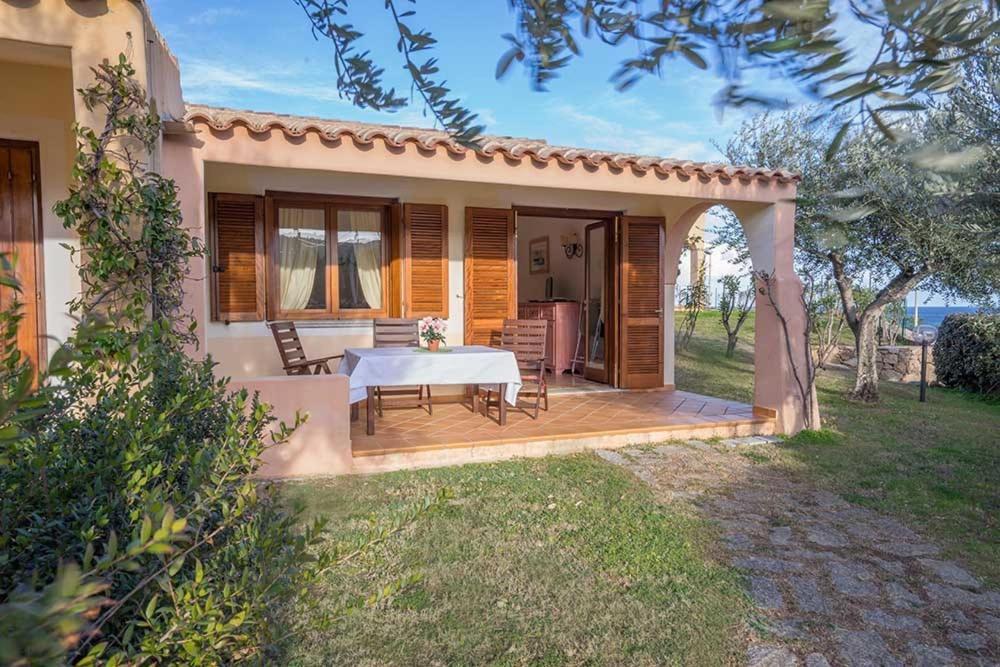 Residence Baia Sant Anna Con Piscina Tanaunella Luaran gambar