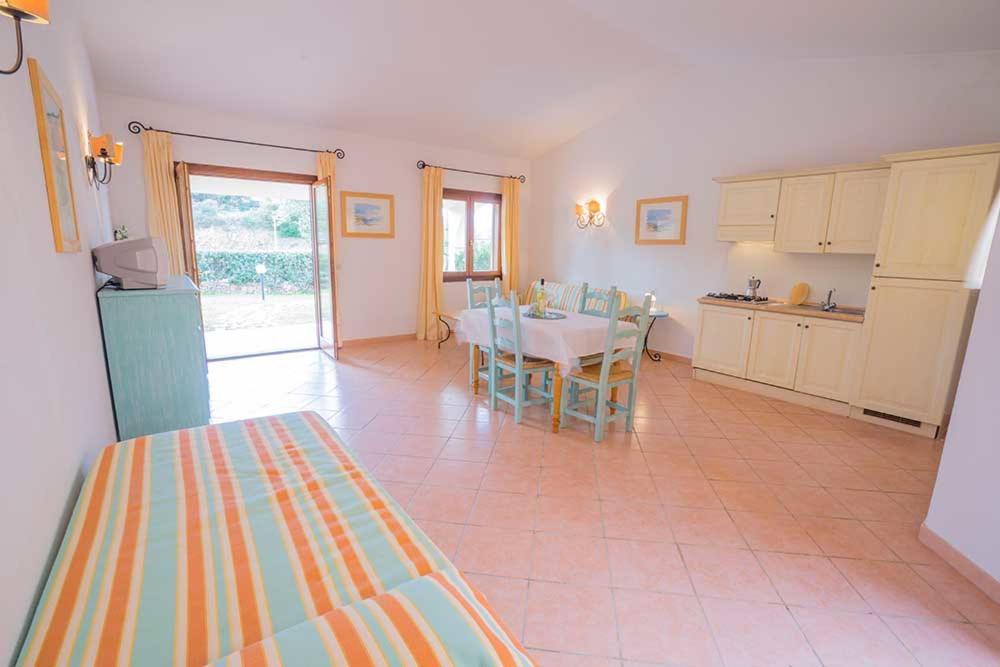 Residence Baia Sant Anna Con Piscina Tanaunella Luaran gambar