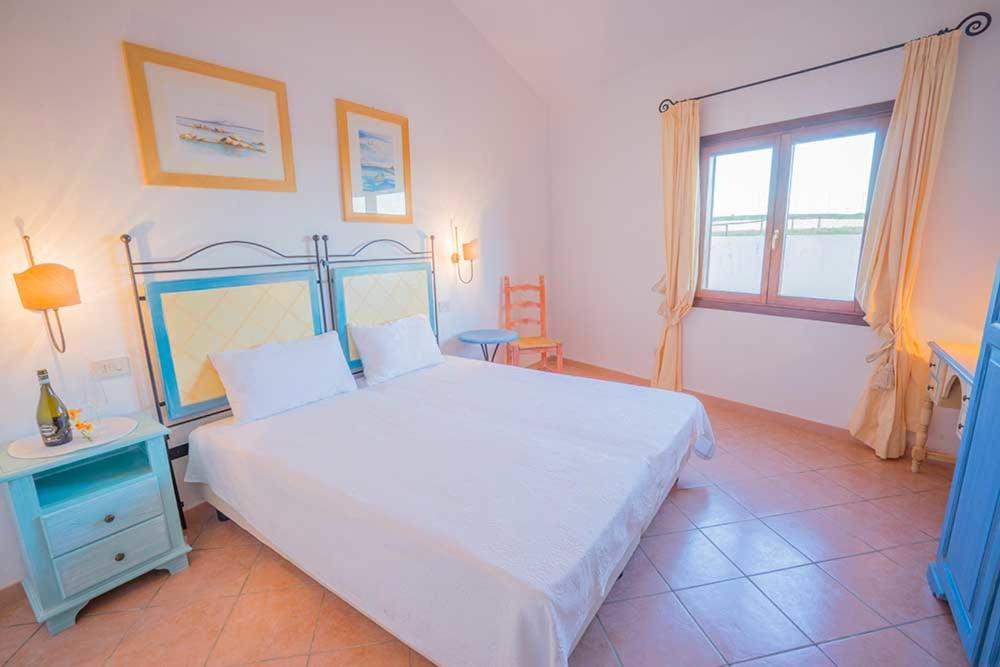Residence Baia Sant Anna Con Piscina Tanaunella Luaran gambar