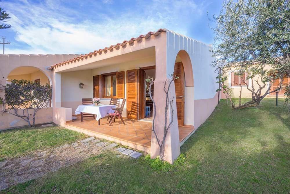 Residence Baia Sant Anna Con Piscina Tanaunella Luaran gambar