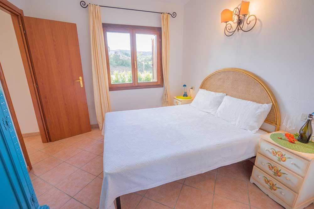 Residence Baia Sant Anna Con Piscina Tanaunella Luaran gambar