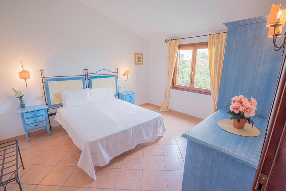 Residence Baia Sant Anna Con Piscina Tanaunella Luaran gambar