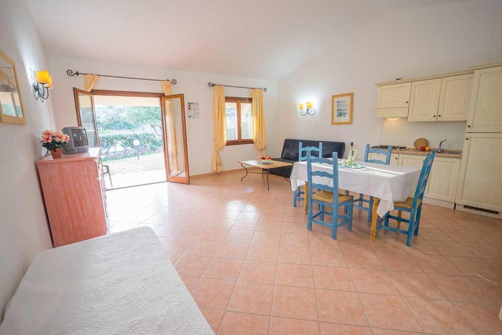 Residence Baia Sant Anna Con Piscina Tanaunella Luaran gambar