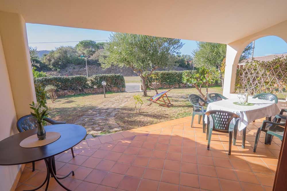 Residence Baia Sant Anna Con Piscina Tanaunella Luaran gambar