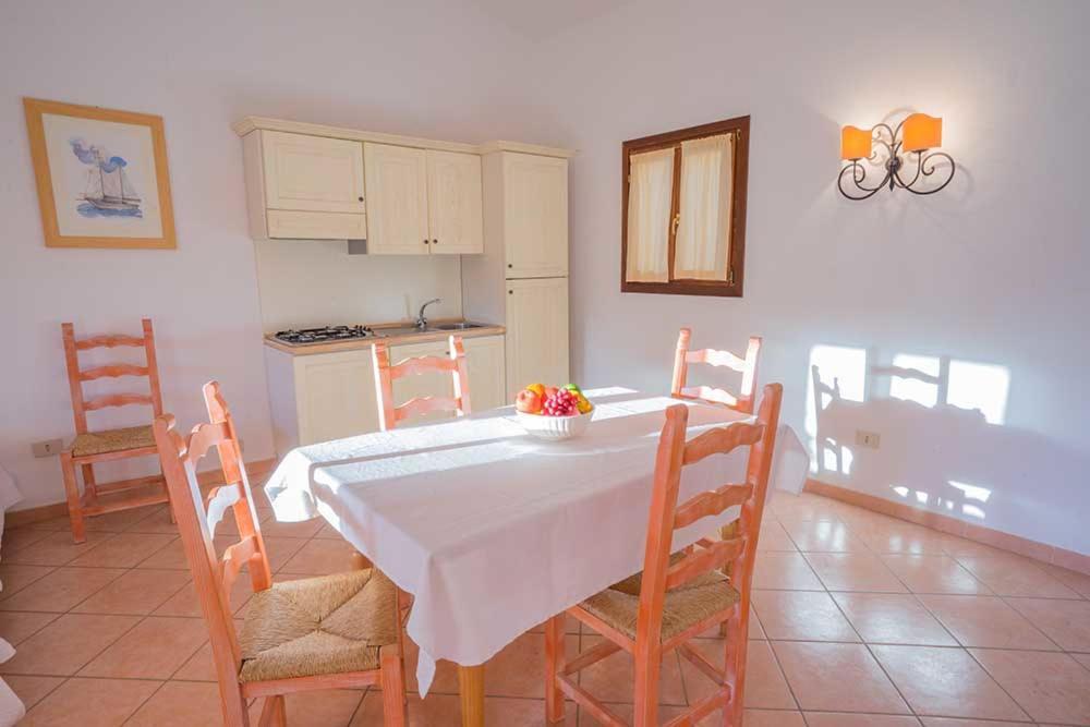 Residence Baia Sant Anna Con Piscina Tanaunella Luaran gambar