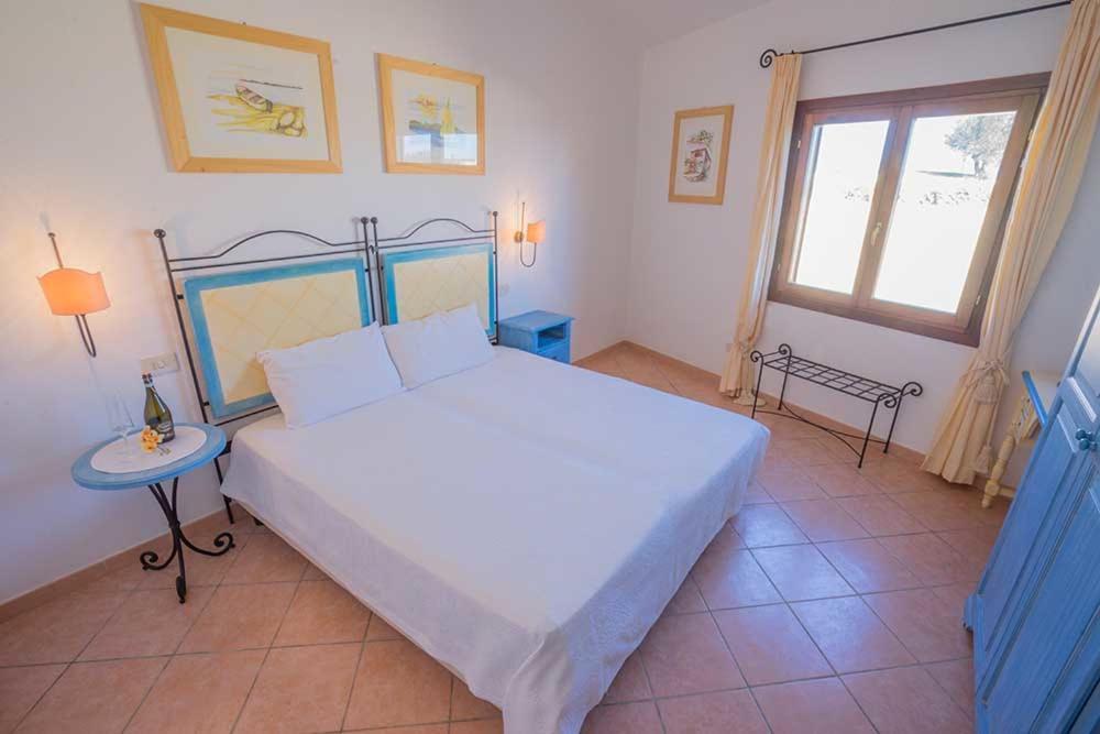 Residence Baia Sant Anna Con Piscina Tanaunella Luaran gambar