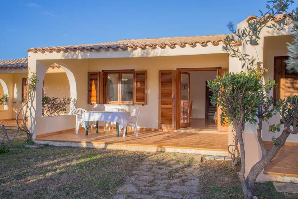 Residence Baia Sant Anna Con Piscina Tanaunella Luaran gambar
