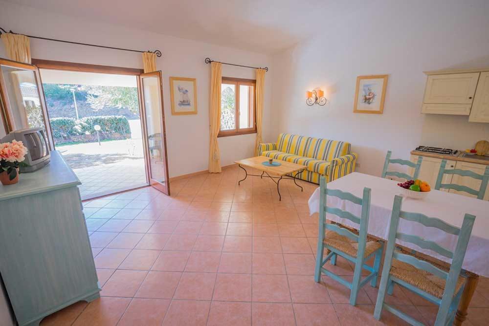 Residence Baia Sant Anna Con Piscina Tanaunella Luaran gambar