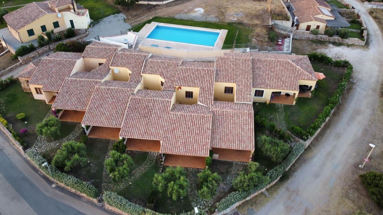 Residence Baia Sant Anna Con Piscina Tanaunella Luaran gambar