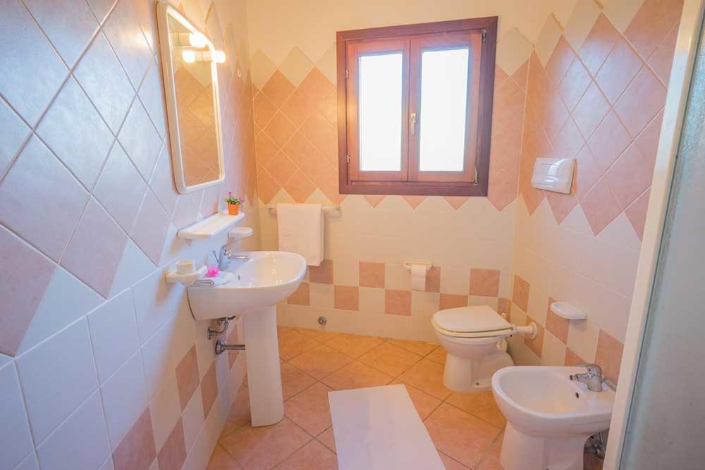 Residence Baia Sant Anna Con Piscina Tanaunella Luaran gambar